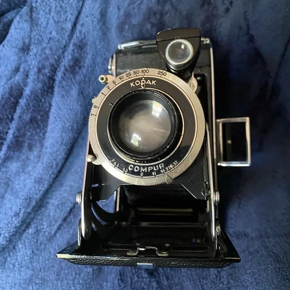 - Antique Eastman Kodak Co Anastigmat Compur Six-16 camera 1936 with case